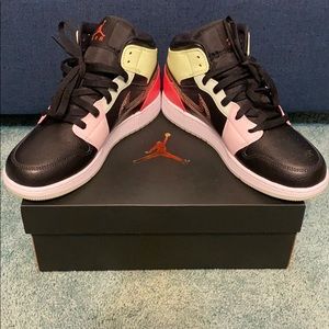 Air Jordan 1 Mid SE (GS)